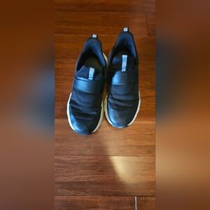 Boys Size 4 Slip On Sneakers